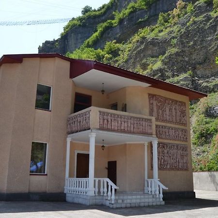 Hotel Nikoli Chiatura Bagian luar foto