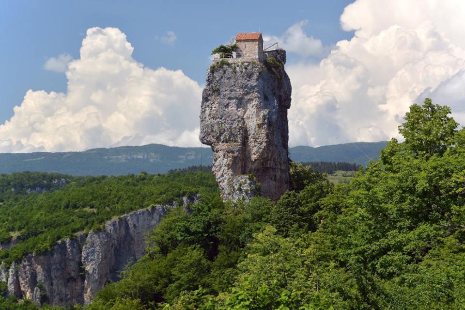 Hotel Nikoli Chiatura Bagian luar foto